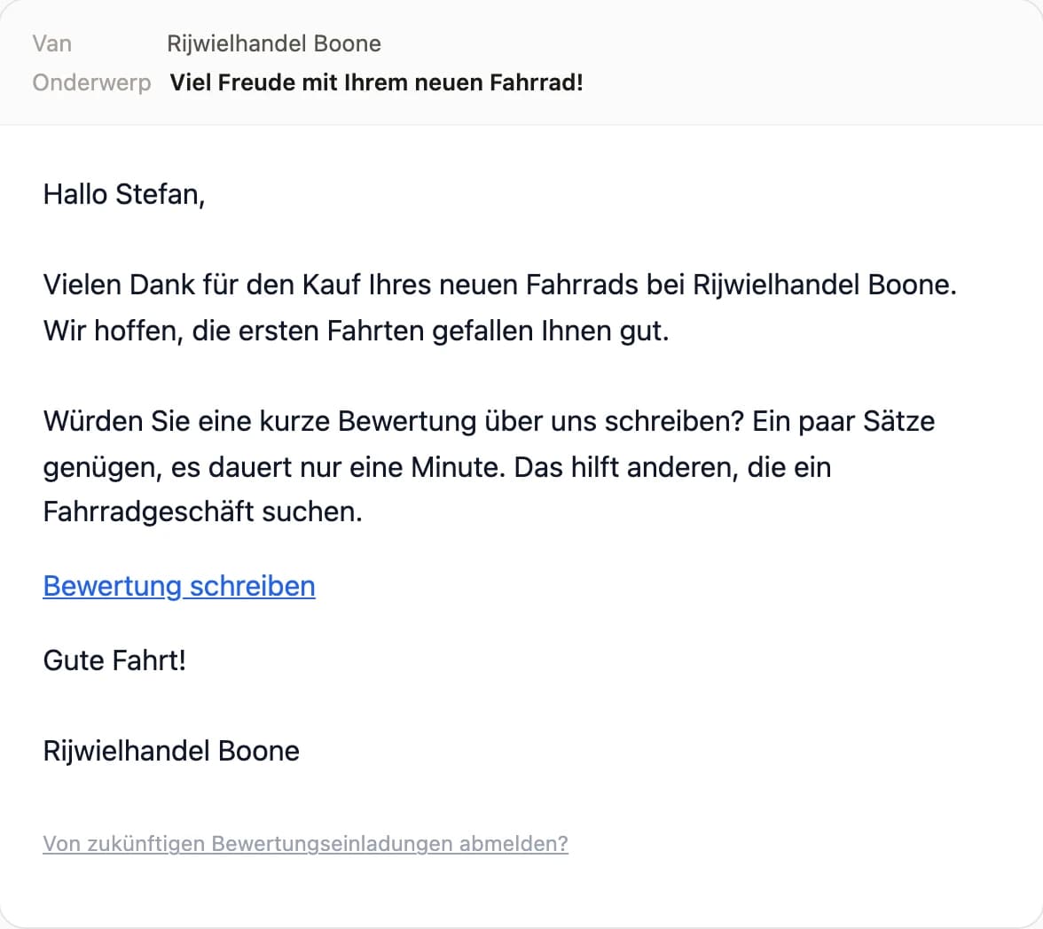 Dezelfde uitnodiging in het Duits, onderwerp "Viel Freude mit Ihrem neuen Fahrrad!", met een link om een Bewertung te schrijven