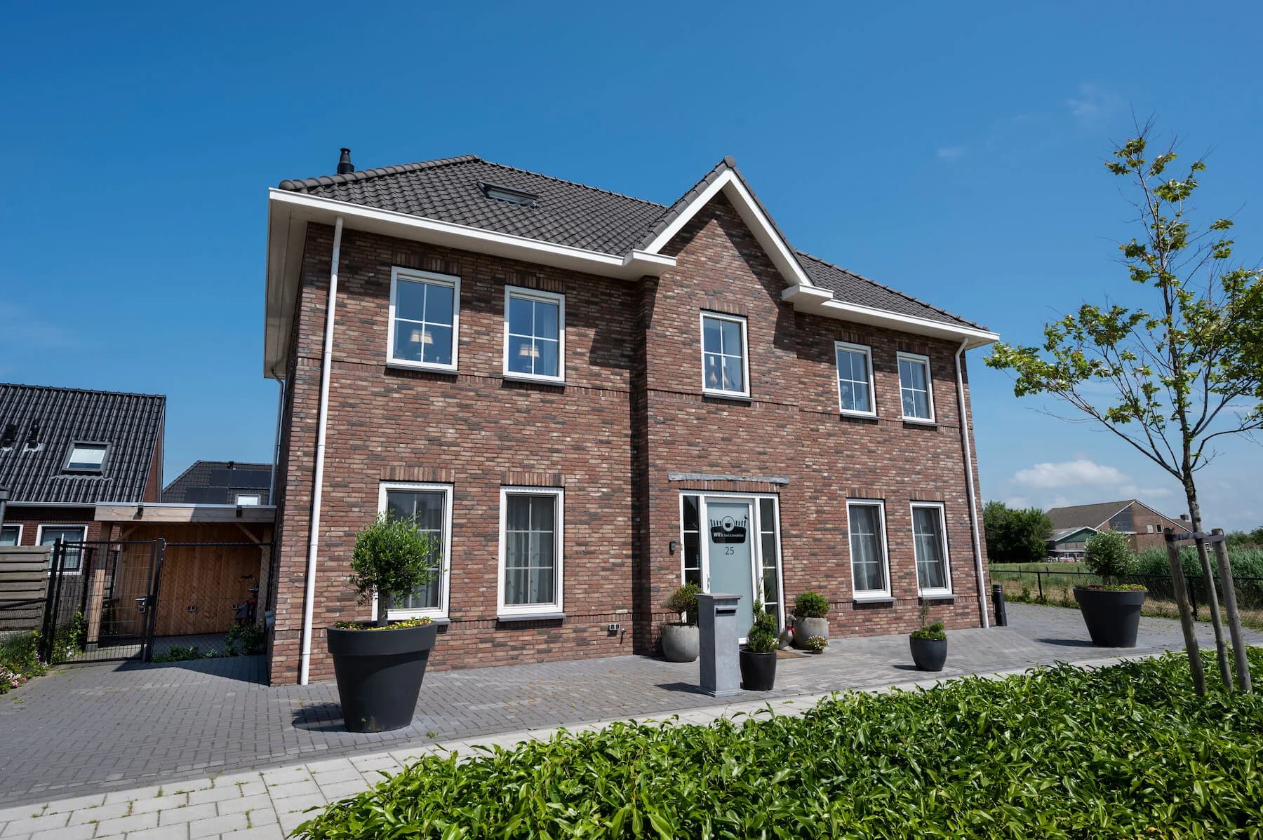 Wil's Bed and Breakfast in Zoutelande, gezien vanaf de straat