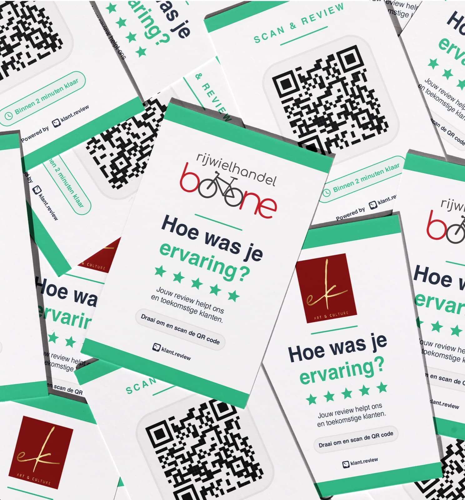 Stapel klant.review QR-review-kaartjes met echte klantbranding (Rijwielhandel Boone, EK Art & Culture) en scanbare QR-codes